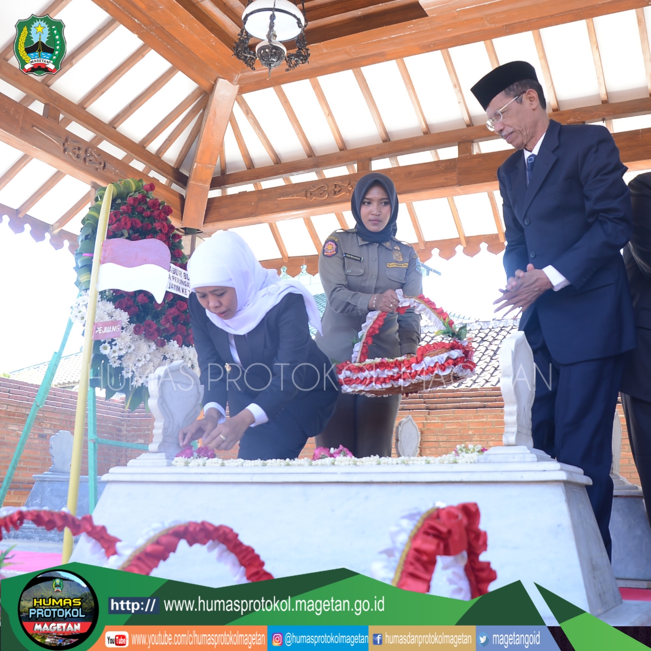 GUBERNUR JATIM ZIARAH KE MAKAM GUBERNUR SURYO