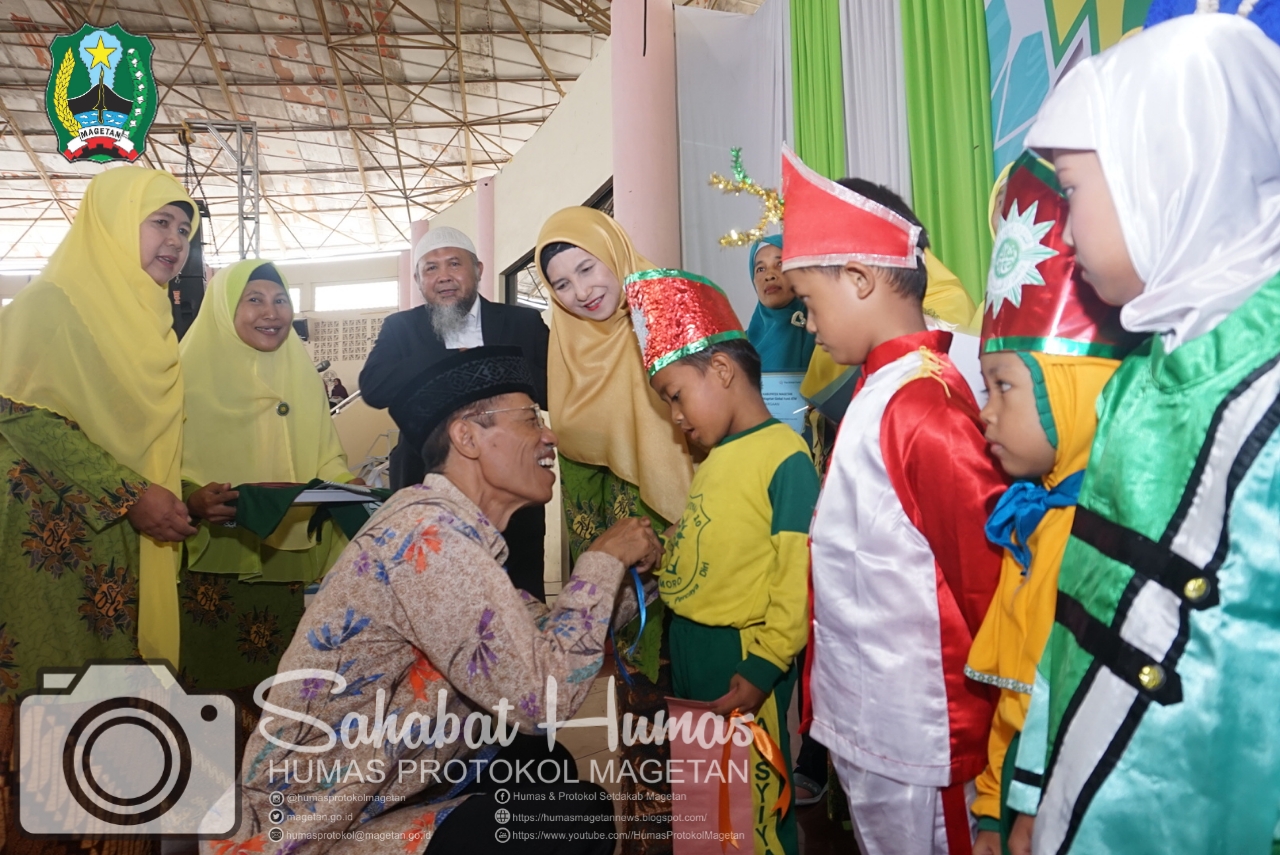 BUPATI SUPRAWOTO HADIRI MILAD KE 105 AISYIYAH