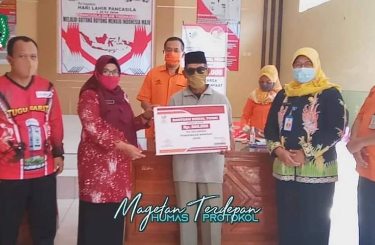 Penyerahan Bantuan Sosial Tunai Dampak Covid-19 Kecamatan Barat