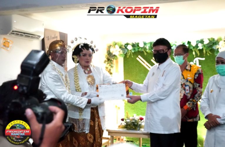 Menteri Tjahjo Kumolo dan Gubernur Khofifah Jadi Saksi Nikah Gratis