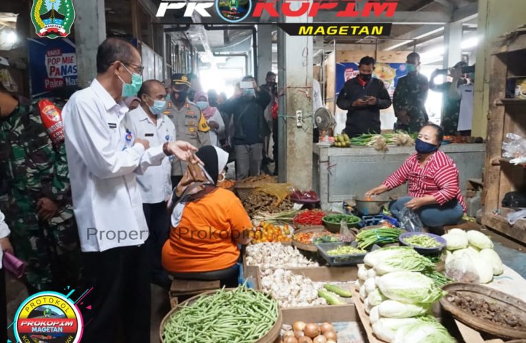 Tinjau Pasar Maospati, Suprawoto Pastikan Harga Bahan Pokok Stabil Jelang Ramadhan.