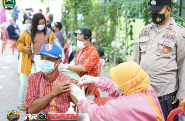 SERBUAN VAKSINASI KE PONDOK PESANTREN SECARA SERENTAK