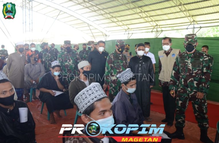 Pangdam V/Brawijaya Tinjau Vaksinasi Di Magetan