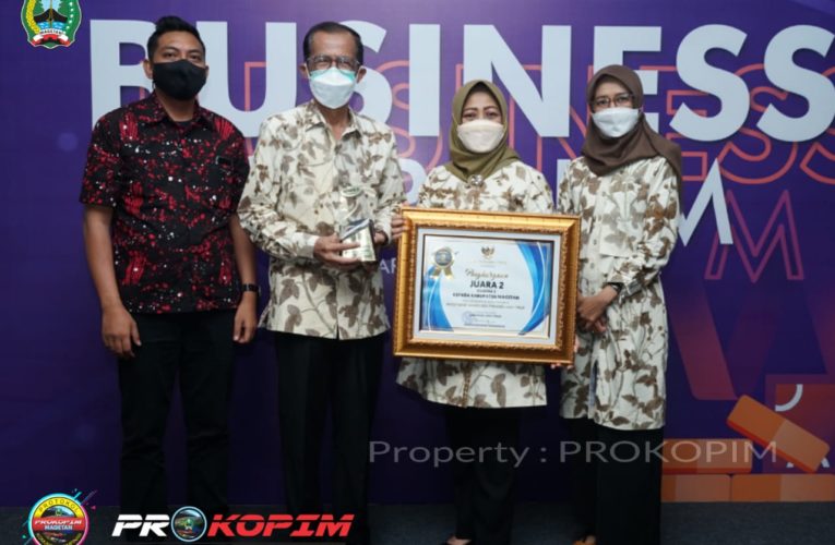 Apresiasi Kinerja Investasi : Kabupaten Magetan Terima Penghargaan Investment Award.