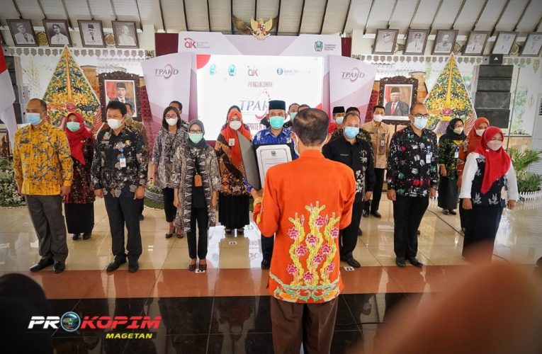 BUPATI SUPRAWOTO KUKUHKAN TPAKD MAGETAN