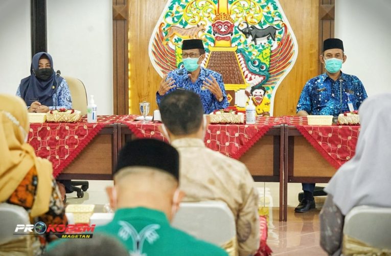 Jelang Kebijakan Pemakaian Seragam Batik Khas Magetan Bagi Pengajar, Pemkab Magetan Berikan Pengarahan Kepada Pengrajin