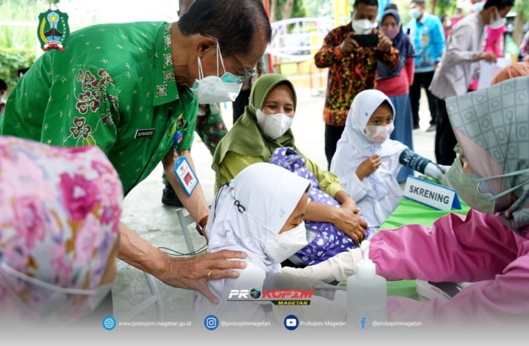 Bupati Suprawoto tinjau Vaksinasi Anak Usia 6-11 Tahun
