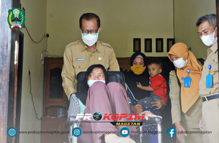 PENYERAHAN BANTUAN KURSI RODA