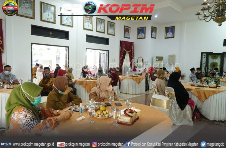 Silaturahmi Kekal : Kelompok Keluarga Kepala Sekolah SMP SMA SMK Negeri di Kab. Magetan