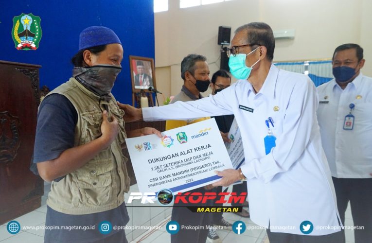 Bank Mandiri Serahkan CSR Dukungan Sarana dan Prasarana Alat Kerja
