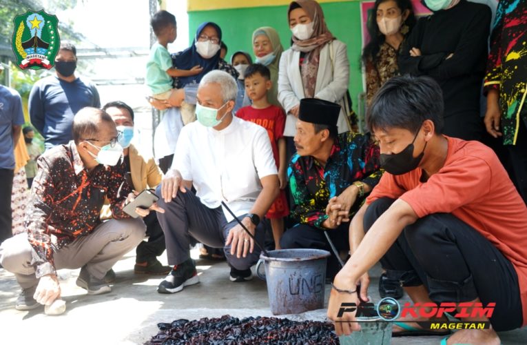Ganjar Pranowo Sambangi Pengrajin Batik Ciprat Simbatan