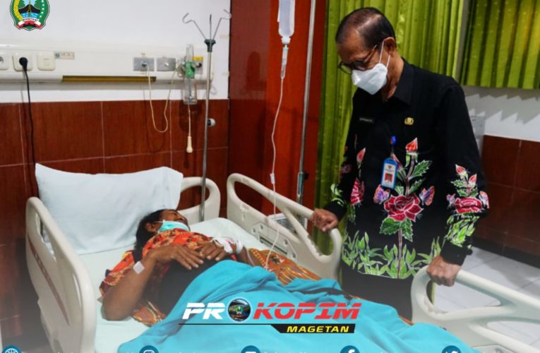 BUPATI JENGUK KORBAN KECELAKAAN KERJA MASJID KI MAGETI