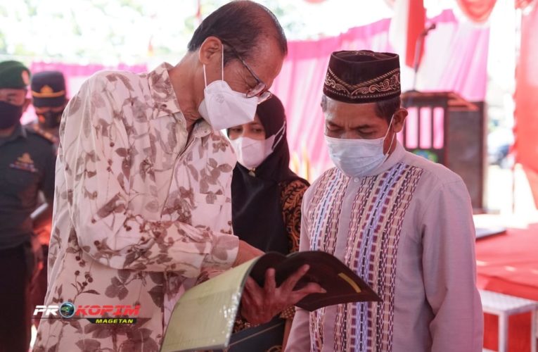 WARGA TAJI MENERIMA SERTIPIKAT PROGRAM PTSL