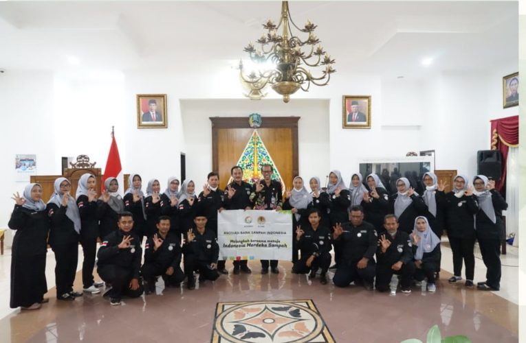 PEMKAB BENTUK ASOSIASI BANK SAMPAH