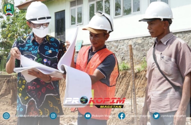 BUPATI TINJAU PEMBANGUNAN RSUD DAN SMK DI LEMBEYAN