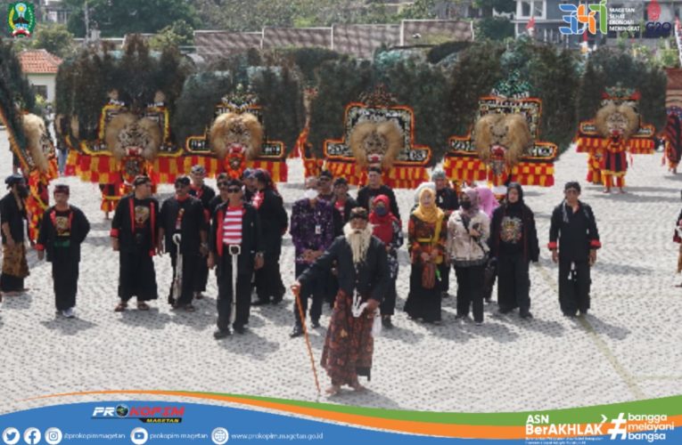 BUPATI BUKA GEBYAR REOG DAN BAZAR UMKM KECAMATAN PLAOSAN