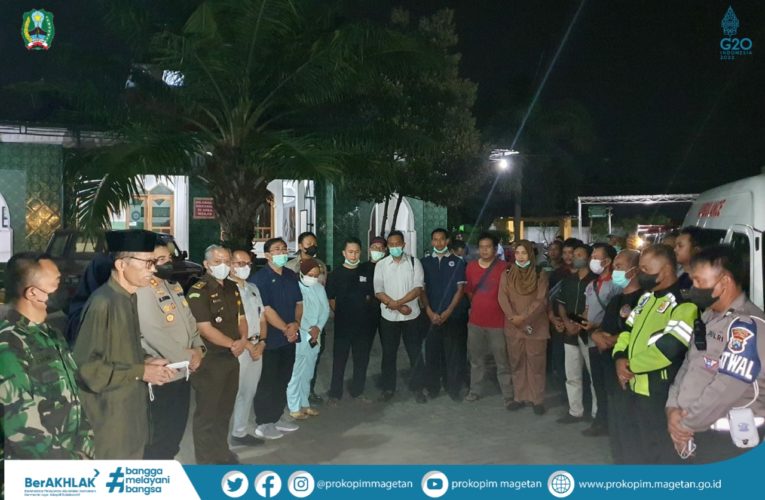 Bupati Suprawoto Berangkatkan Jenazah Korban Laka Bus Maut