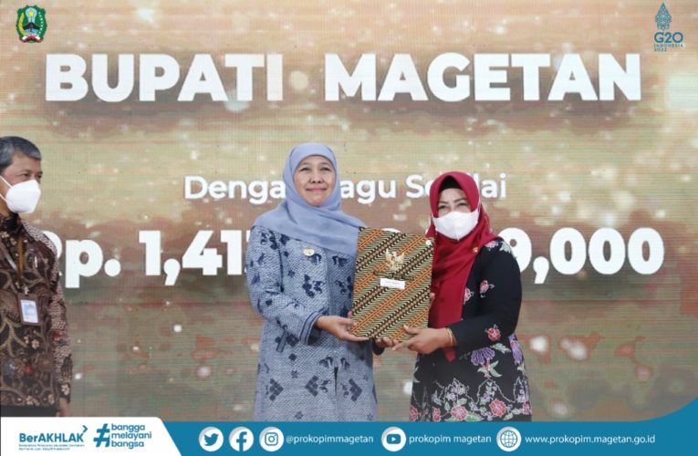 Penyerahan DIPA dan TKD tahun 2023 oleh Gubernur Khofifah