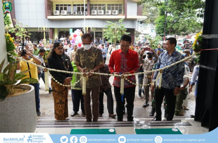 BUPATI RESMIKAN FOOD COURT PASAR BARU