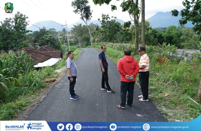 TINJAU PENGASPALAN DI BEBERAPA TITIK, BUPATI ; KEJAR TERUS PERBAIKAN JALAN