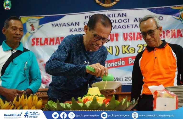 BUPATI RAYAKAN HARI LANJUT USIA NASIONAL DI KECAMATAN KAWEDANAN