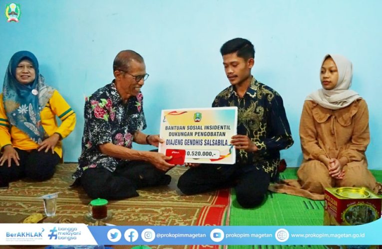 Bupati Suprawoto Serahkan Bantuan Insidentil Dukungan Pengobatan