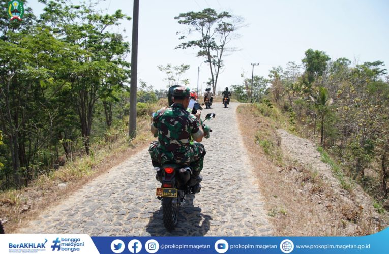 BERSAMA DANREM 081/DSJ DAN FORKOPIMDA, BUPATI SUPRAWOTO TINJAU LANGSUNG TMMD-118 DESA PLANGKRONGAN