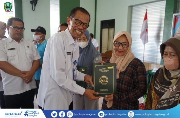 515 SERTIPIKAT DESA PANDEAN TELAH DISERAHKAN