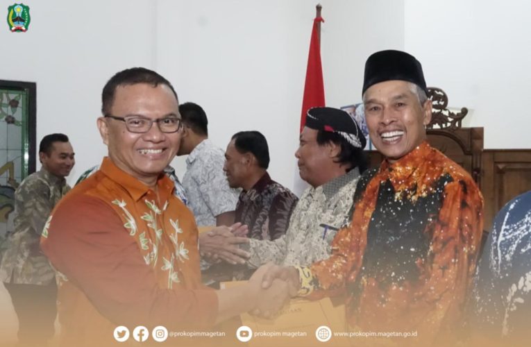 30 Kepala Desa Menerima Surat Keputusan Bupati
