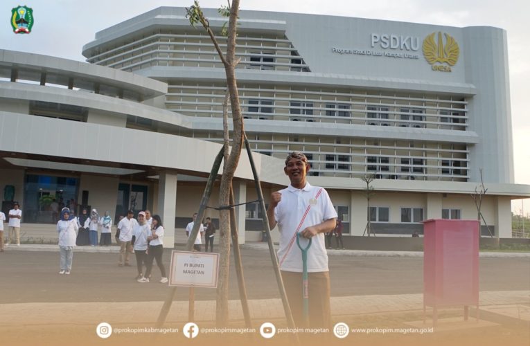 PSDKU UNESA MAGETAN MENANAM POHON WUJUDKAN KENYAMANAN BELAJAR