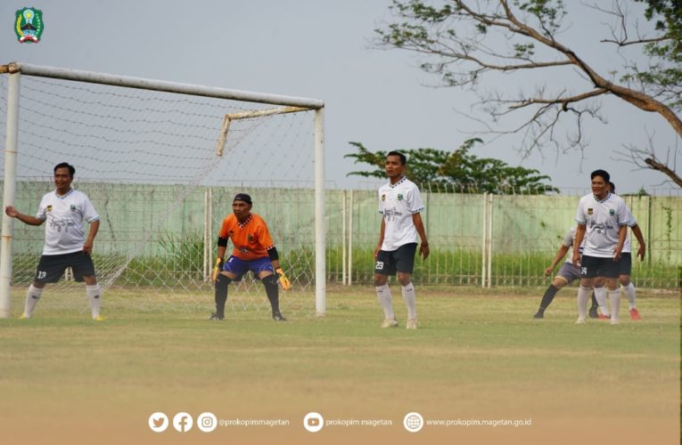 PRIIIT!!! FOOTBALL FUN MATCH ANTARA PEMKAB MAGETAN DENGAN PEMKAB BANJAR BERAKHIR IMBANG