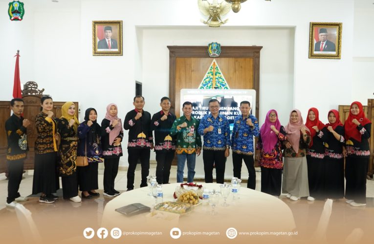 PEMKAB KOTAWARINGIN BARAT KAJI TIRU PENGEMBANGAN KERAJINAN KULIT DI MAGETAN