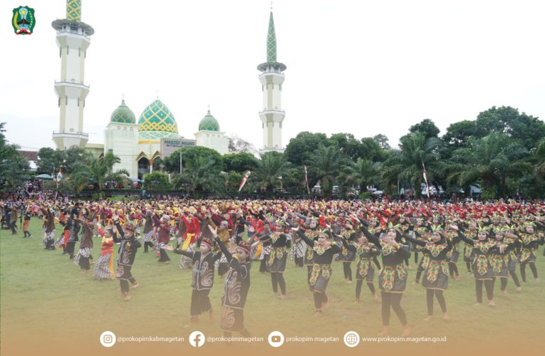 SEBANYAK 2024 SISWA-SISWI LAKUKAN TARI MASSAL PERINGATI HARDIKNAS 2024