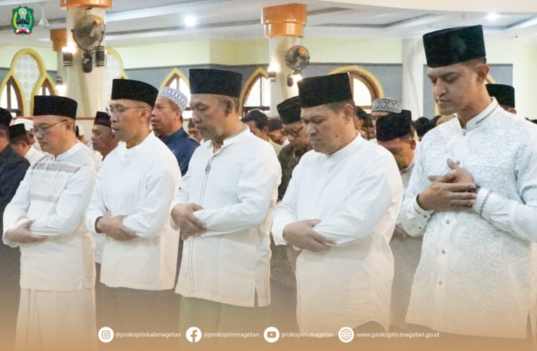 BERSAMA JAJARAN FORKOPIMDA MAGETAN, PJ BUPATI SHALAT IDUL ADHA DI MASJID AGUNG BAITUSSALAM