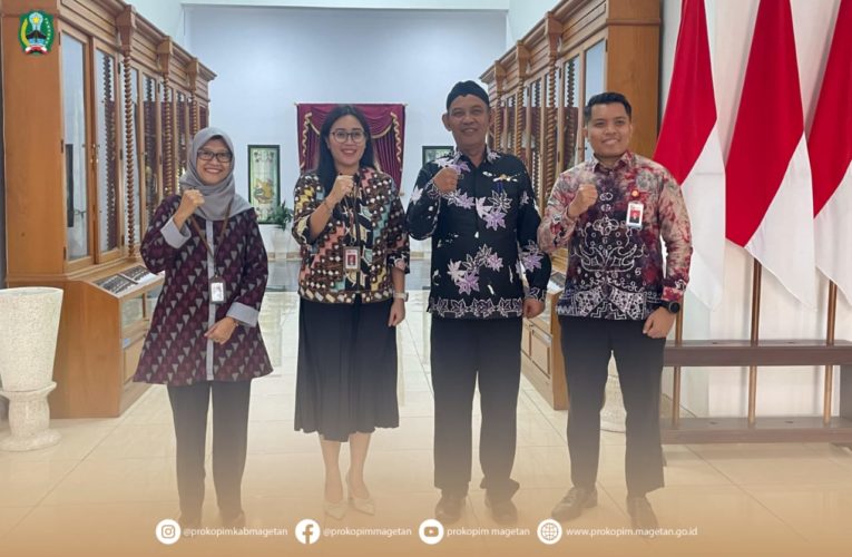 Pj Bupati Magetan terima silahturahmi dengan Kepala OJK Kediri yang baru di Ruang Rapat Bupati Magetan, Jumat (12/7).