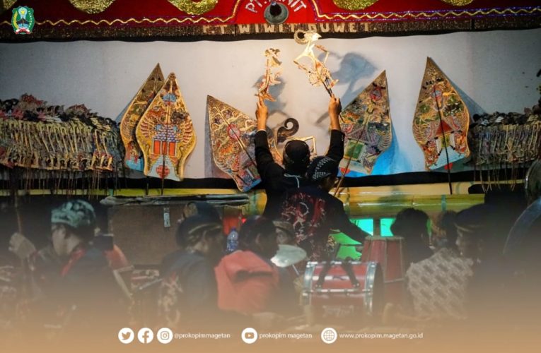 MELALUI WAYANG KULIT DESA CILENG LAKUKAN BERSIH DESA SEKALIGUS HIBURAN MASYARAKAT