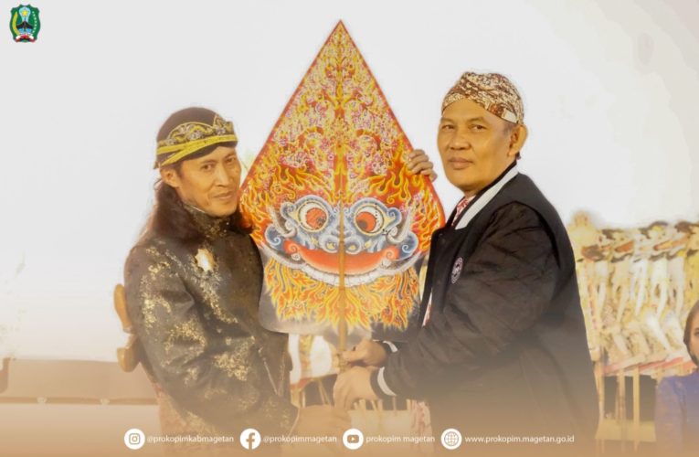 Pj Bupati Magetan Hergunadi Hadir dalam Pagelaran Wayang Kulit Jenggleng Kelurahan Sukowinangun Magetan