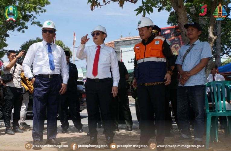 PJ BUPATI MAGETAN DAMPINGI PJ GUBERNUR JATIM TINJAU PROYEK SIRKUIT DI PARANG