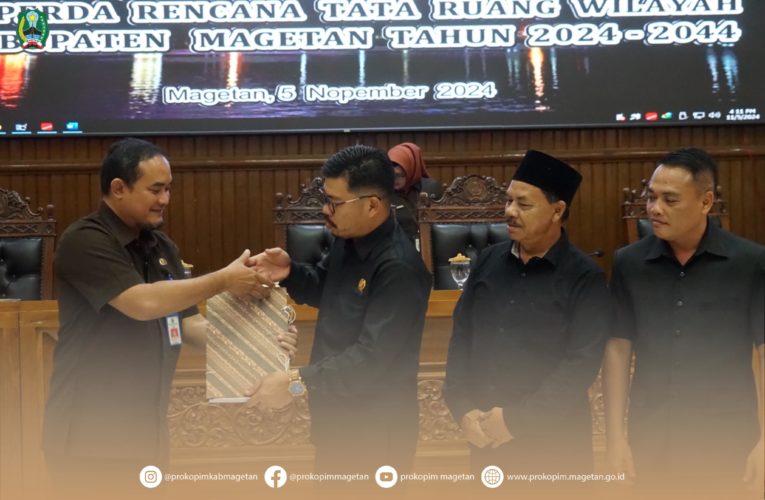 RAPAT PARIPURNA DPRD AGENDA PENJELASAN TENTANG RENCANA TATA RUANG WILAYAH TAHUN 2024-2044