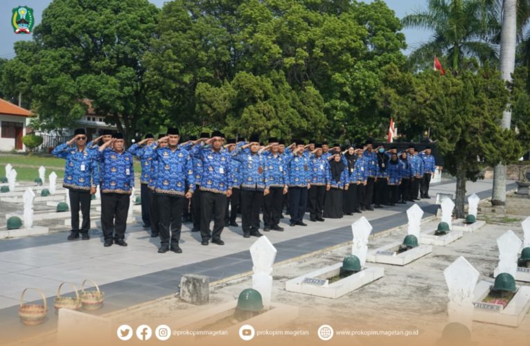 PERINGATI HUT KE 53, KORPRI MAGETAN ZIARAH MAKAM DAN GELAR BAKSOS DI PANTI LANSIA