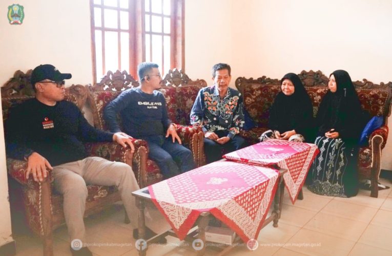 PJ BUPATI MAGETAN DIDAMPINGI KETUA DPRD MAGETAN BERKUNJUNG KE RUMAH KORBAN BENCANA ALAM DI KECAMATAN NGUNTORONADI