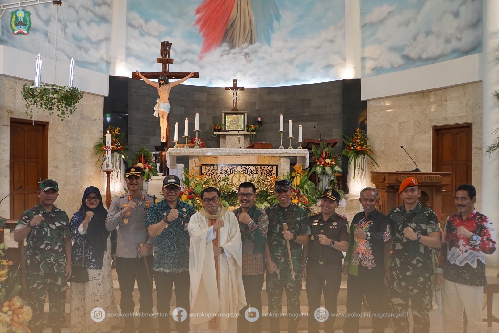 PASTIKAN PERIBADATAN AMAN DAN LANCAR, Pj BUPATI MAGETAN BERSAMA FORKOPIMDA MAGETAN KUNJUNGI GEREJA