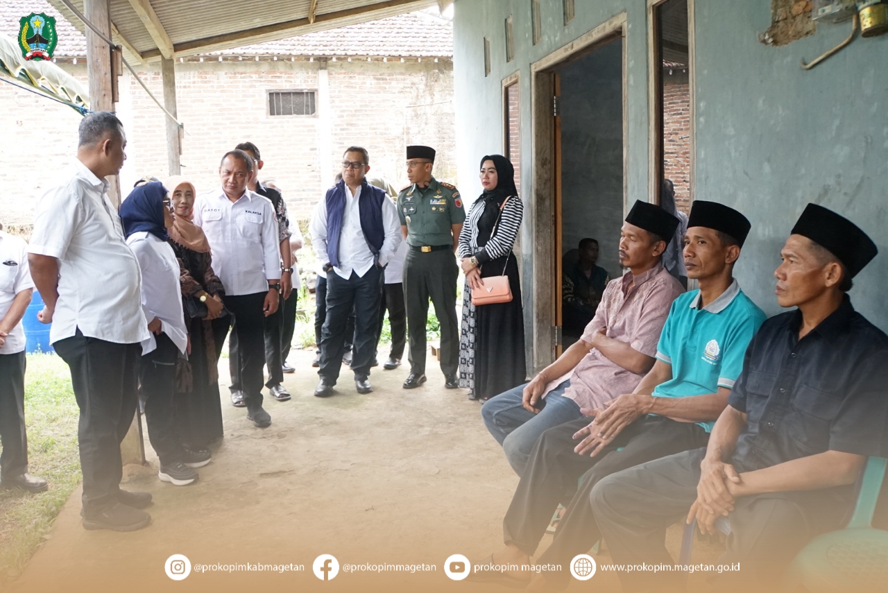 Pj Gubernur Jatim Adhi Karyono kunjungi keluarga korban bencana tanah longsor di Bali