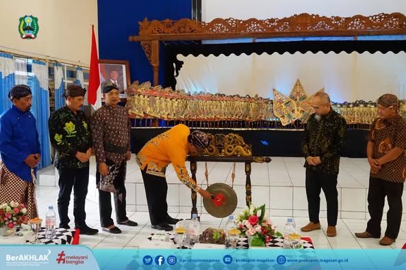 Upaya Pelestarian Budaya, Pj Sekda Kabupaten Magetan Buka Pameran Tosan Aji