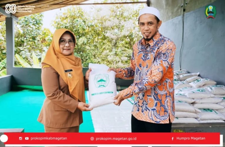 Bupati Magetan Serahkan Bantuan Beras ke Ponpes Al Ikhlash dan Panti Asuhan Maranatha