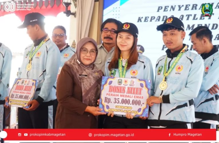 Bupati Magetan Serahkan Bonus kepada Atlet dan Pelatih Peraih Medali Porprov IX Jatim 2025