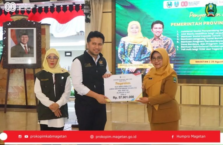 Wagub Emil Dardak Serahkan Bantuan Sosial untuk Warga Magetan: Wujud Kepedulian bagi Kelompok Rentan