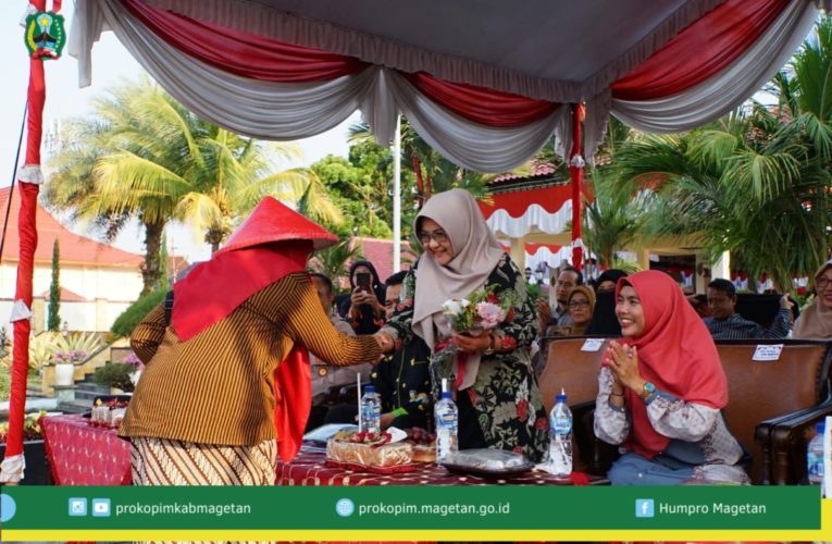 Warga Padati Depan Pendapa Magetan Saksikan Kirab Budaya Festival Bumi Mageti