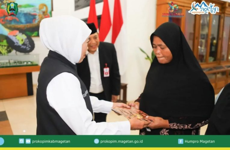 Gubernur Jatim Beri Santunan Keluarga Korban Longsor Tambang Trosono