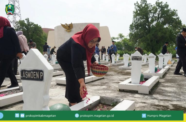 BUPATI MAGETAN BESERTA FORKOPIMDA ZIARAH DAN TABUR BUNGA DI TMP YUDONEGORO